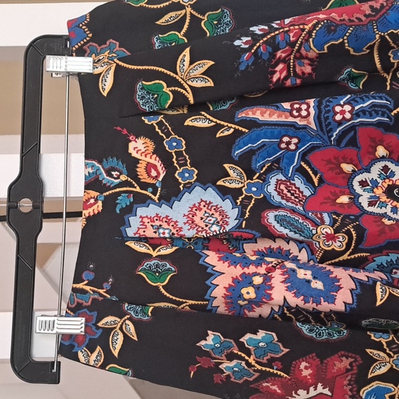 Alice&Olivia pretty Black Floral Mini Skirt w,pleats,pockets EUC sz4 - Picture 2 of 9